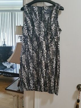 AK Anne Klein Black and White Sleeveless Printed Dress